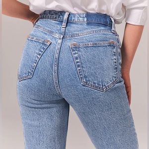 Abercrombie Curve Love Ultra High Rise 90s Straight Jean